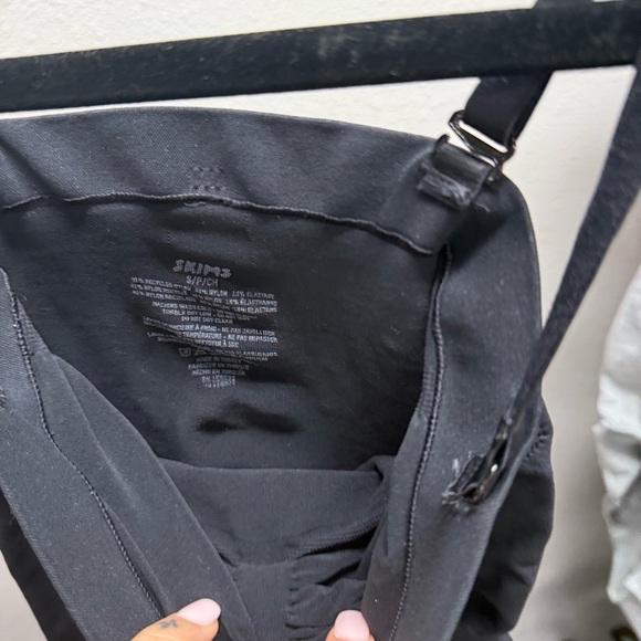 Skims Black Seamless Sculpt Strapless Shortie Bodysuit. Comes with straps NWOT - Picture 4 of 5